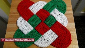 Christmas Crochet Hot Pad - Celtic Knot Design Hot Pad - Holiday Trivet - Red White Green Decor Mainely Handcrafts 2